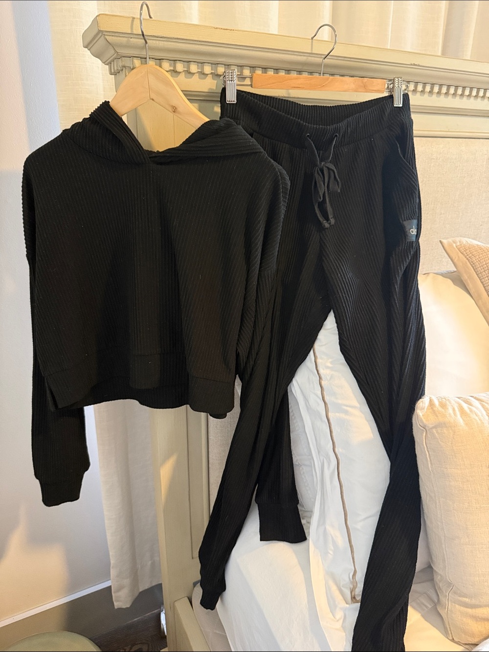 ALO Yoga Muse Ribbed Cropped Hoodie and Jogger Set in Black